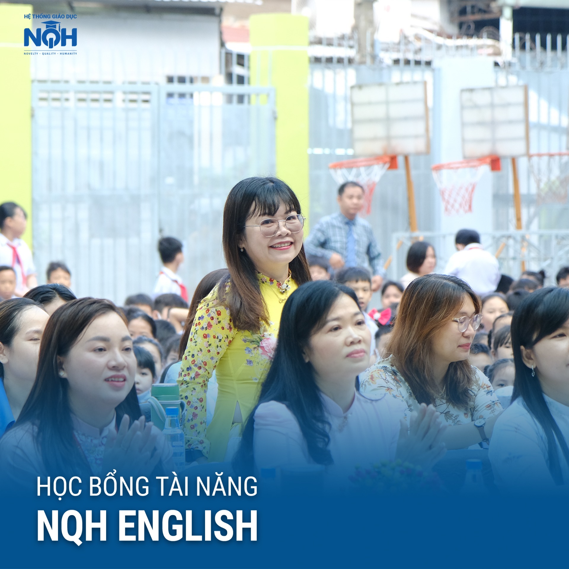 Cô Chế Ngọc Bảo Trân (đại diện của Hệ thống Giáo dục NQH) có mặt trao học bổng tài năng tại trường tiểu học Tân Hương