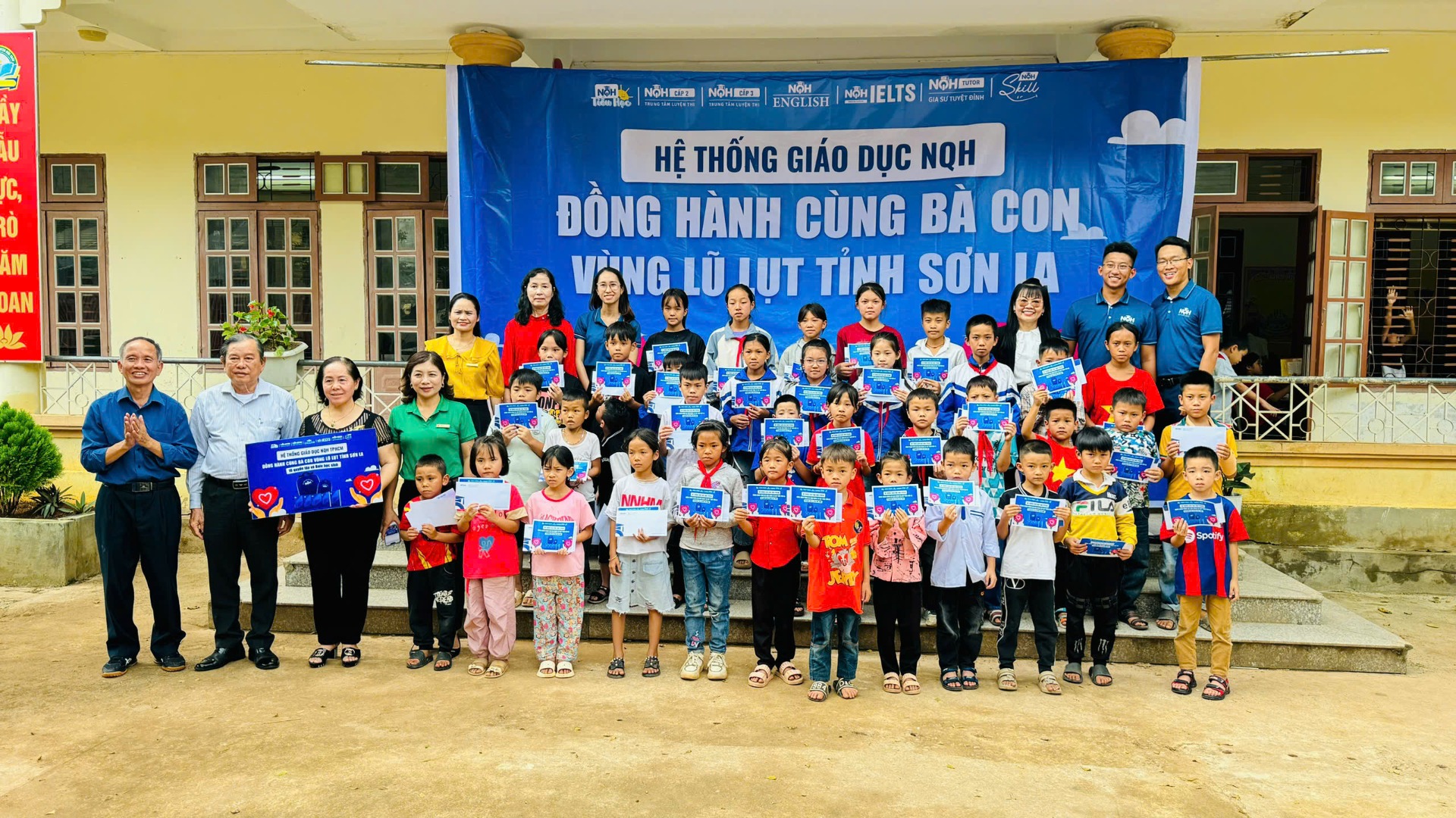 HỆ THỐNG GIÁO DỤC NQH ĐỒNG HÀNH CÙNG BÀ CON VÙNG LŨ LỤT TỈNH SƠN LA