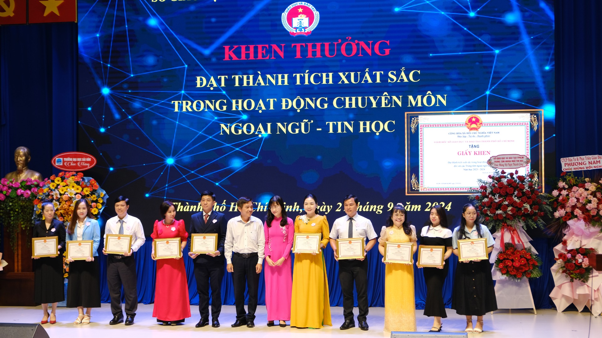 Hệ thống Anh ngữ NQH thuộc TOP 50 đơn vị đào tạo xuất sắc