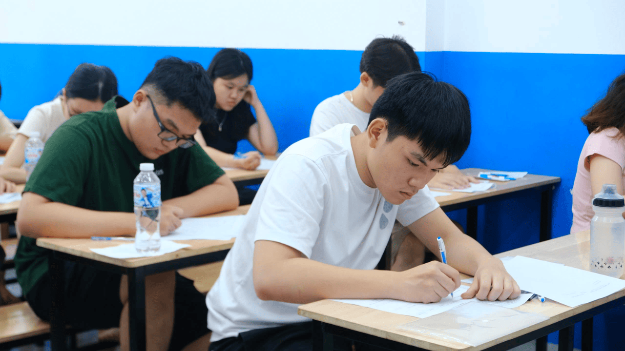 Thi Thử Sợ Thật 2025: 4.000 Sĩ Tử Đã Sẵn Sàng