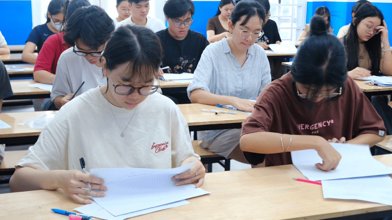 Thi Thử Sợ Thật 2025: 4.000 Sĩ Tử Đã Sẵn Sàng