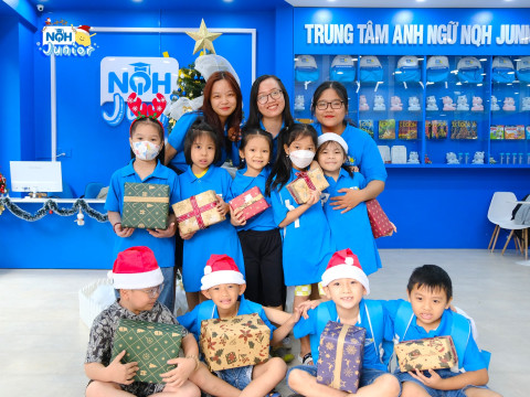 Merry Christmas with NQH's Family